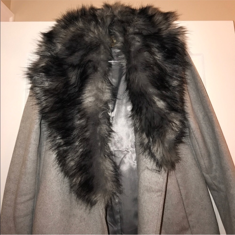 Faux Fur Collar Grey Coat - Picture 3 of 4